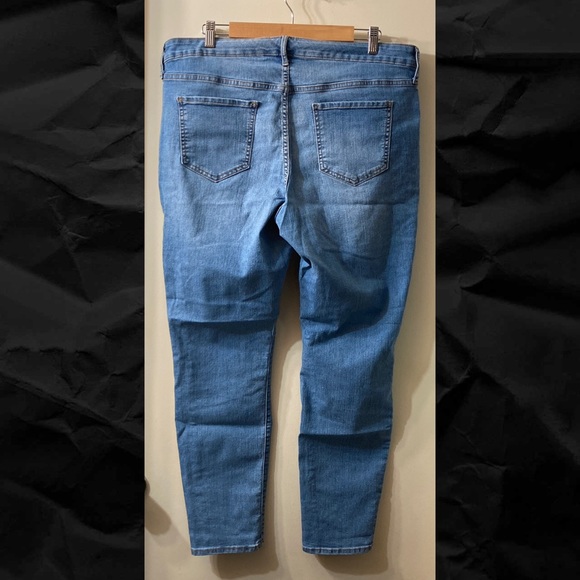 Old Navy Super Skinny Mid Rise Stretch Jeans - Size 16 - Picture 2 of 3